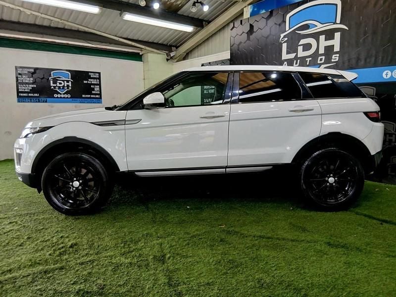 Used Land Rover Range Rover evoque SE 2017 White Estate