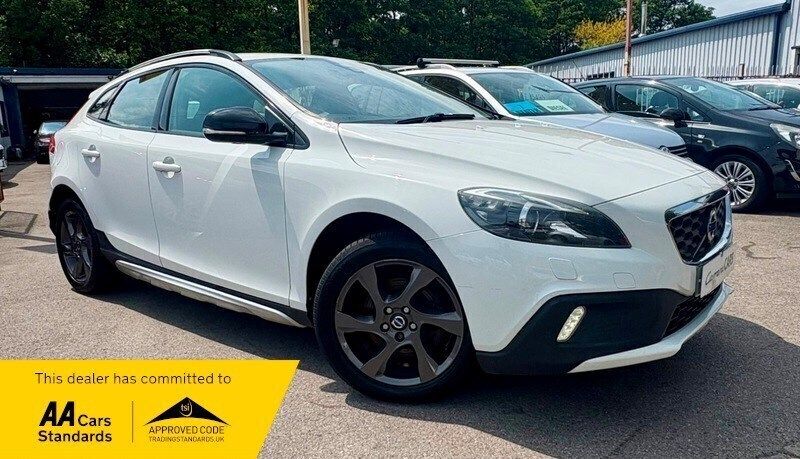 White Used 2013 Volvo V40 CC Estate | £4,495 (Expensive) - Image 1/3