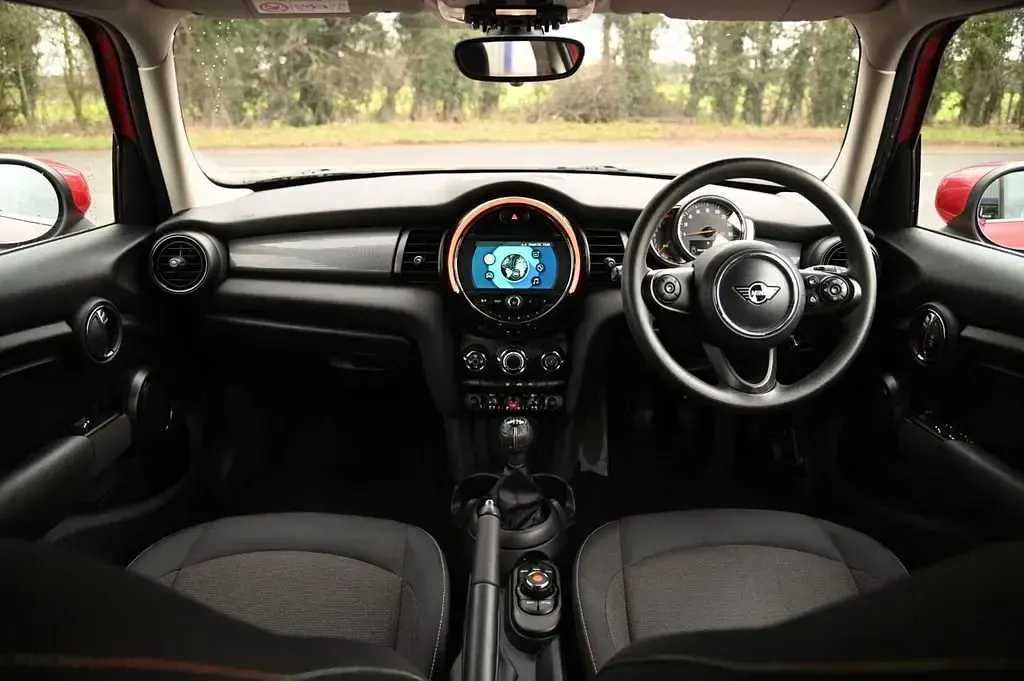 Usado Mini Cooper Classic 136 CV (100 kW) 2019 Rojo Utilitario