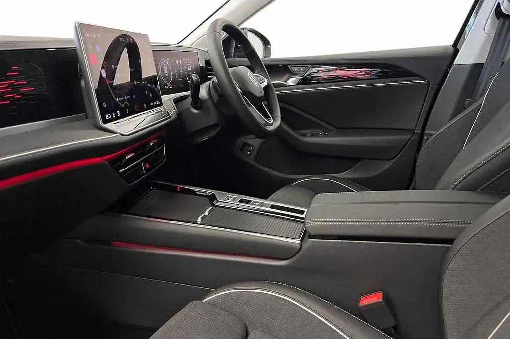 New VW Passat Elegance 204 HP (150 kW) 2026 Grenadilla black Estate