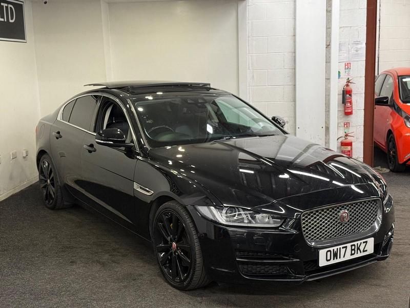 Begagnad Jaguar XE Portfolio 180 HK (132 kW) 2017 Svart Sedan