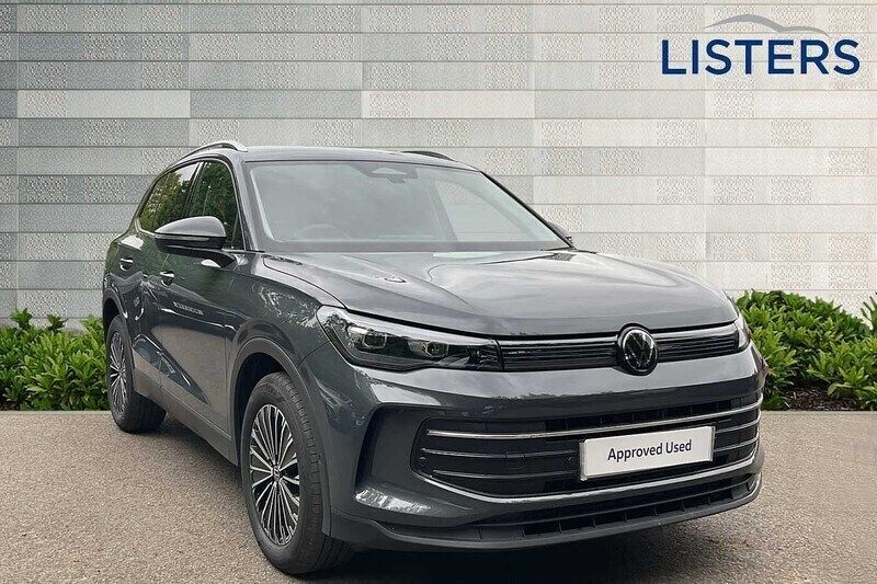 Dolphin grey New 2025 VW Tiguan Match SUV | £37,990 (Expensive) - Image 1/4