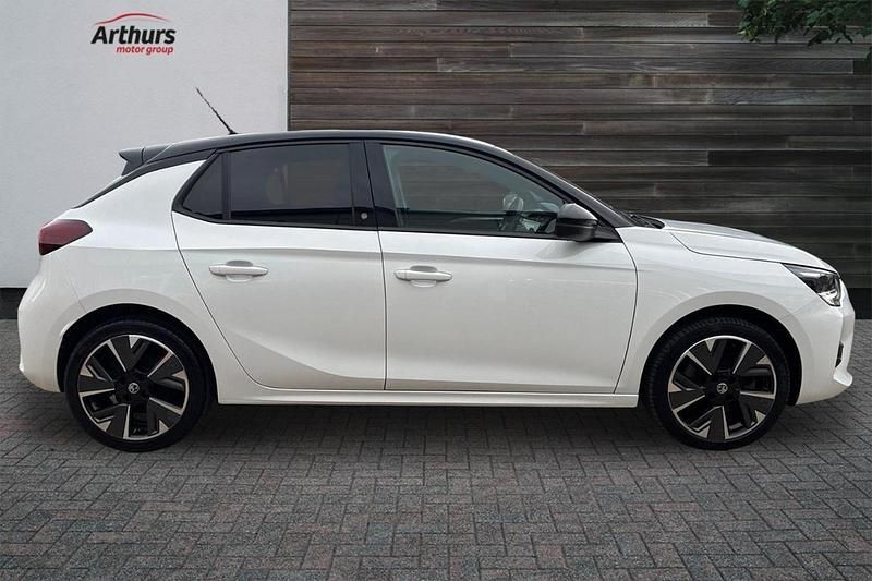 Used Vauxhall Corsa-e 98 kW (134 HP) 2023 White Hatchback