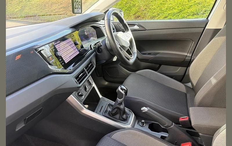 Begagnad VW Polo Life 95 HK (69 kW) 2023 Silver Halvkombi