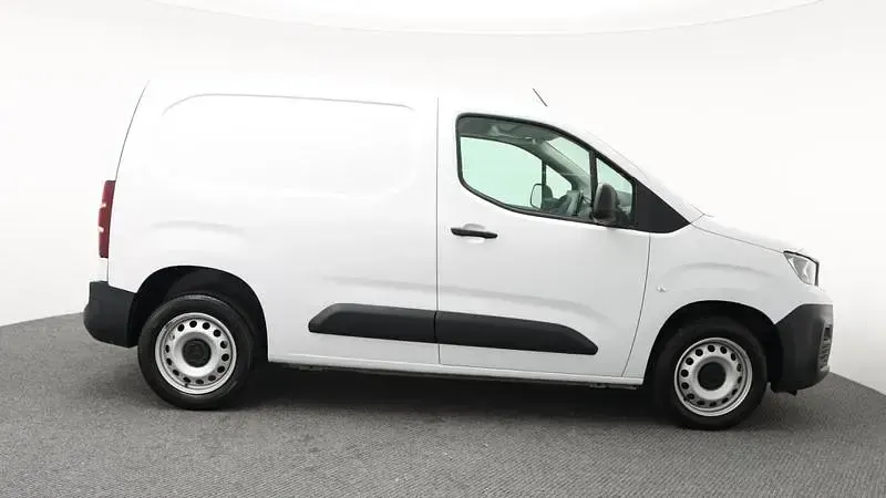 Used Peugeot Partner Premium 131 HP (96 kW) 2023 White MPV
