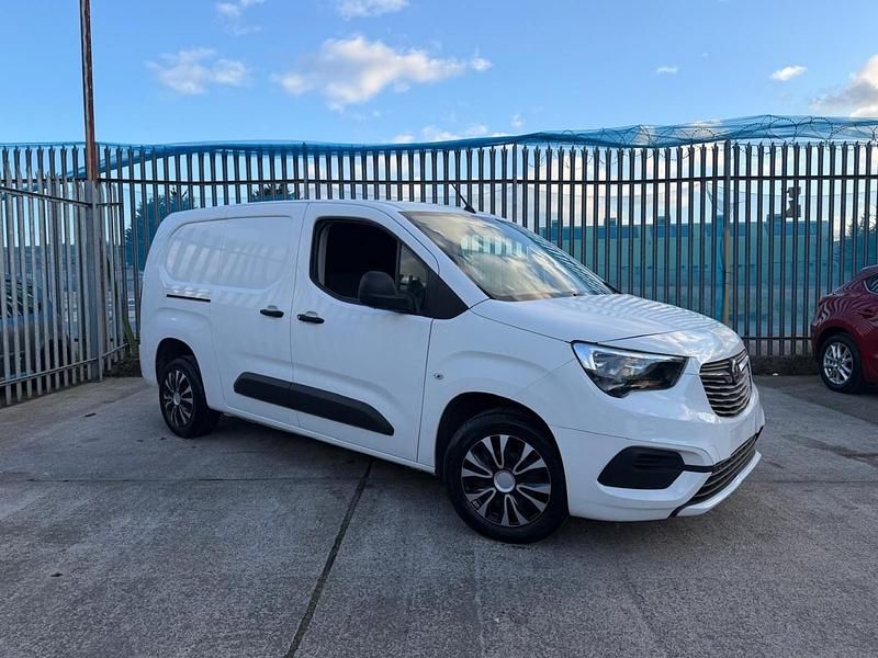 Used Vauxhall Combo Sportive 100 HP (73 kW) 2020 White MPV