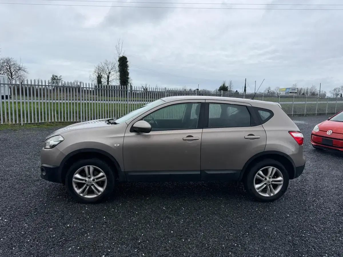 Używany Nissan Qashqai Acenta 110 KM (80 kW) 2011 Beżowy SUV
