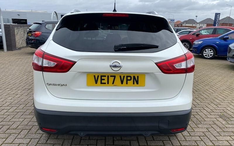 Used Nissan Qashqai N-Connecta 110 HP (80 kW) 2017 White SUV