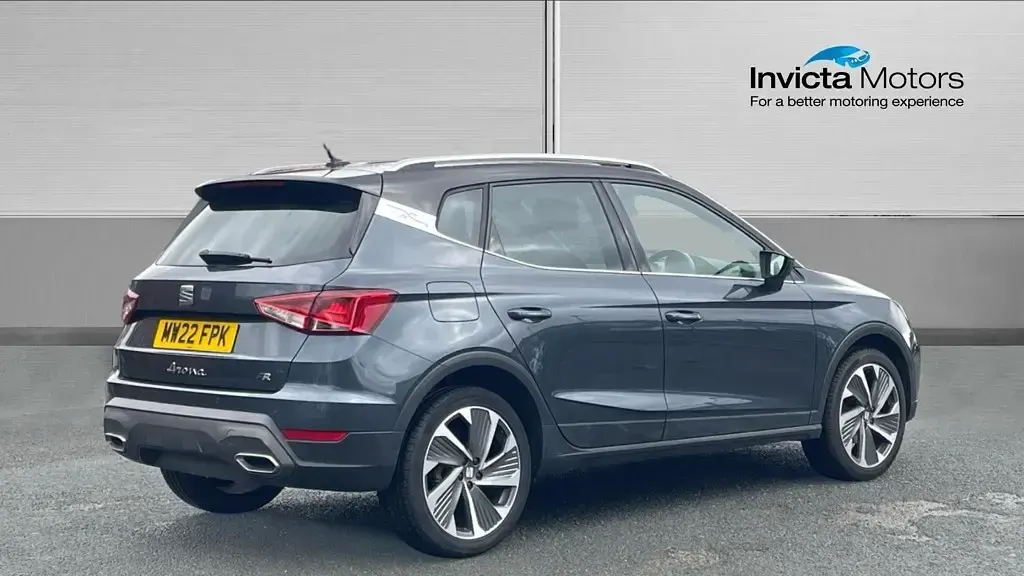 Usado Seat Arona FR Sport 110 CV (80 kW) 2022 Gris SUV