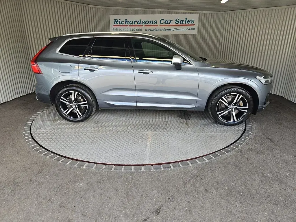 Used Volvo XC60 R-Design 190 HP (139 kW) 2019 Grey SUV