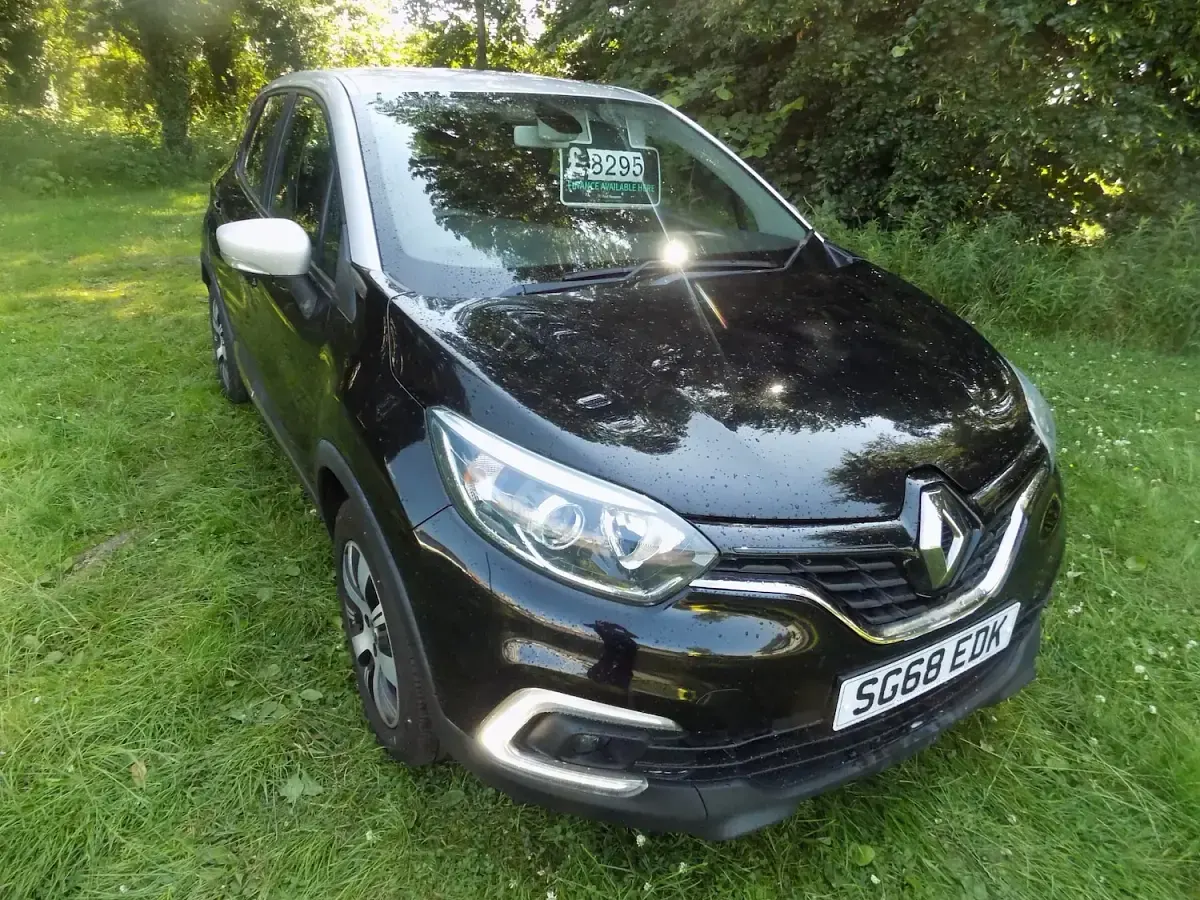 Used Renault Captur Play 90 HP (66 kW) 2018 Black SUV