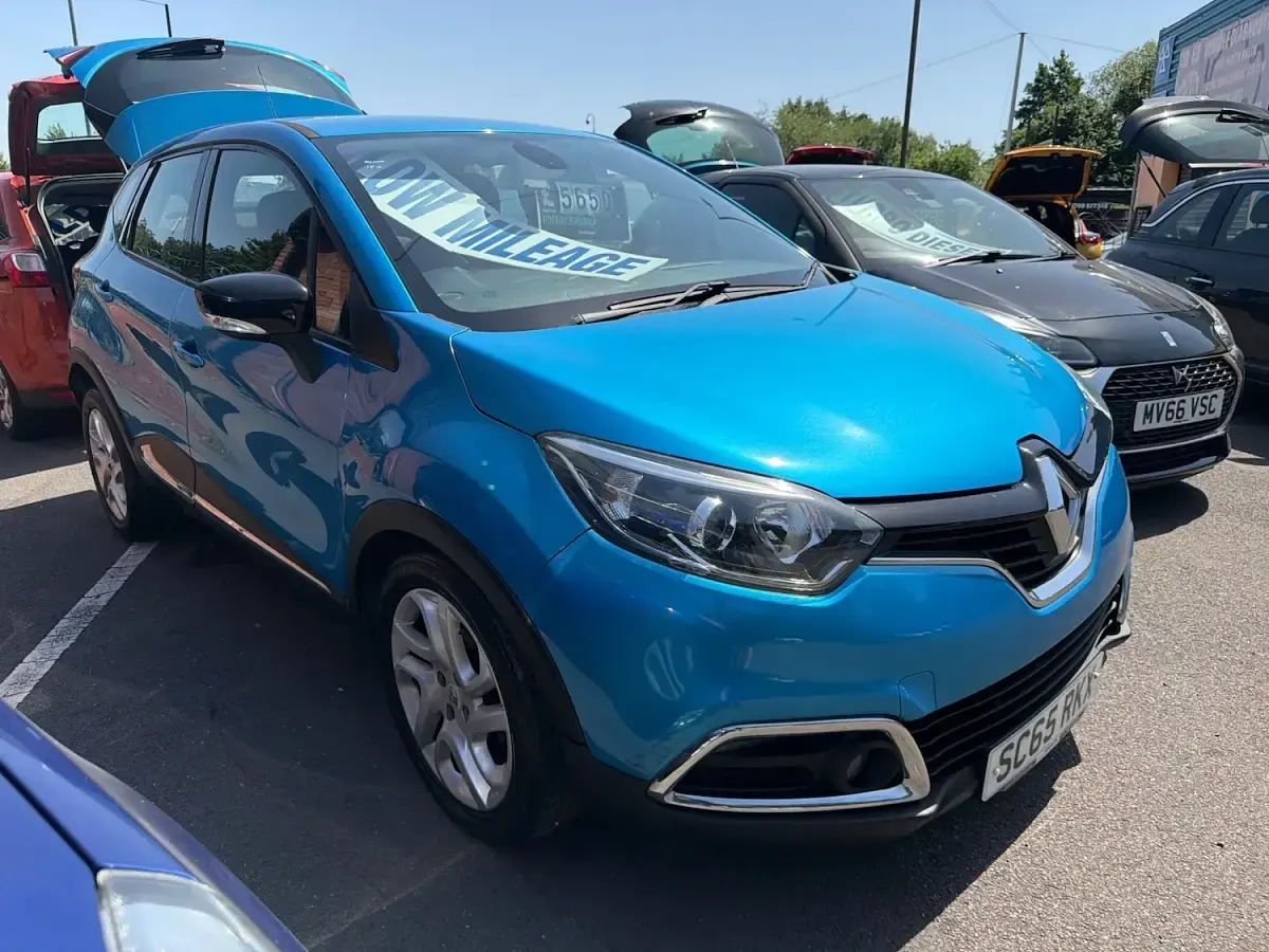 Used Renault Captur Dynamique 90 HP (66 kW) 2015 Blue SUV