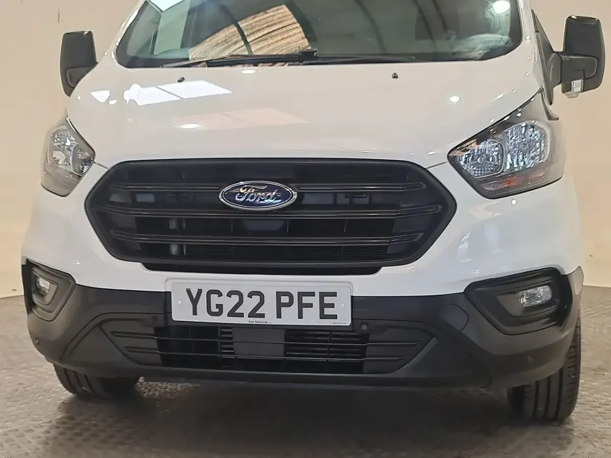 Used Ford Transit Custom 105 HP (77 kW) 2022 White Van