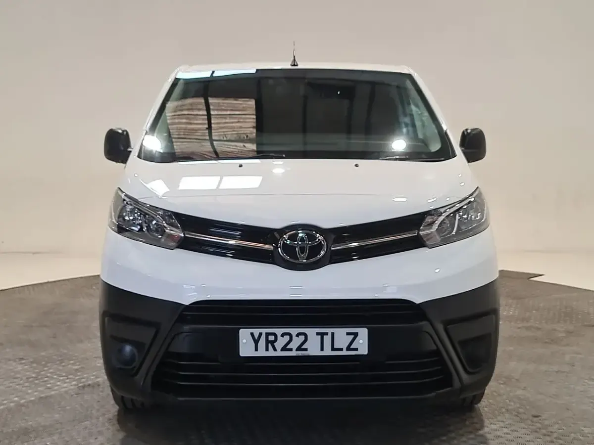 Used Toyota Proace 140 HP (102 kW) 2022 White MPV