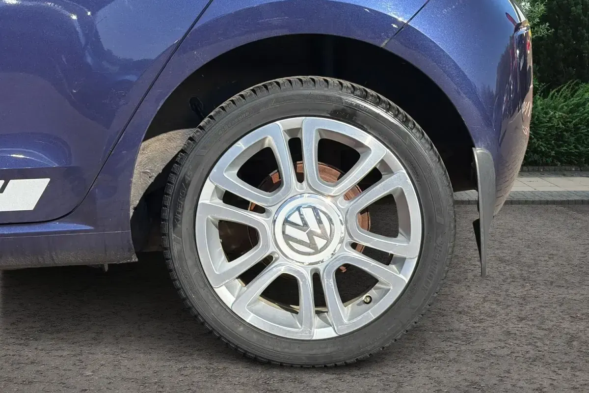 Used VW up! CLUB 75 HP (55 kW) 2016 Blue Hatchback
