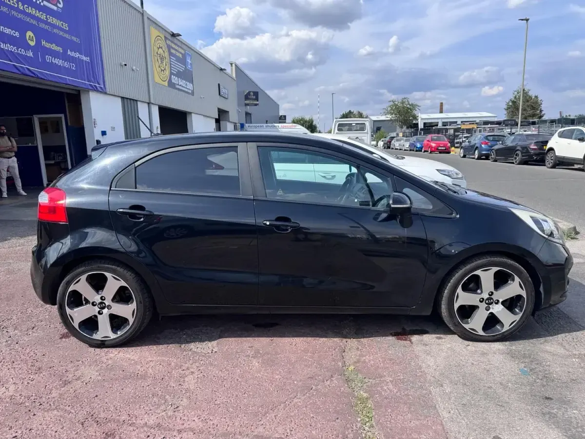 Used Kia Rio 109 HP (80 kW) 2013 Black Hatchback