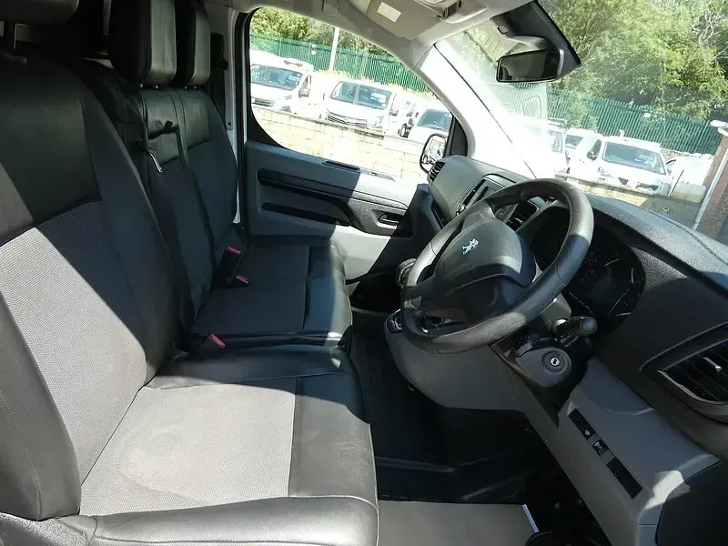 Used Peugeot Expert 2017 White Van