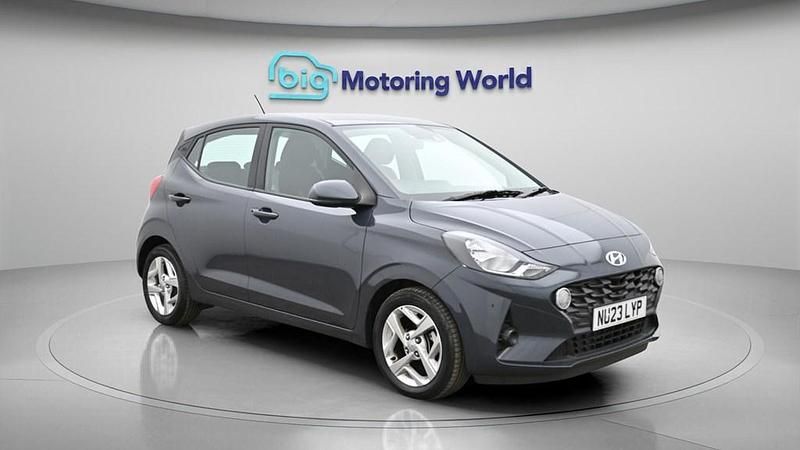 Used Hyundai i10 SE 67 HP (49 kW) 2023 Grey Hatchback