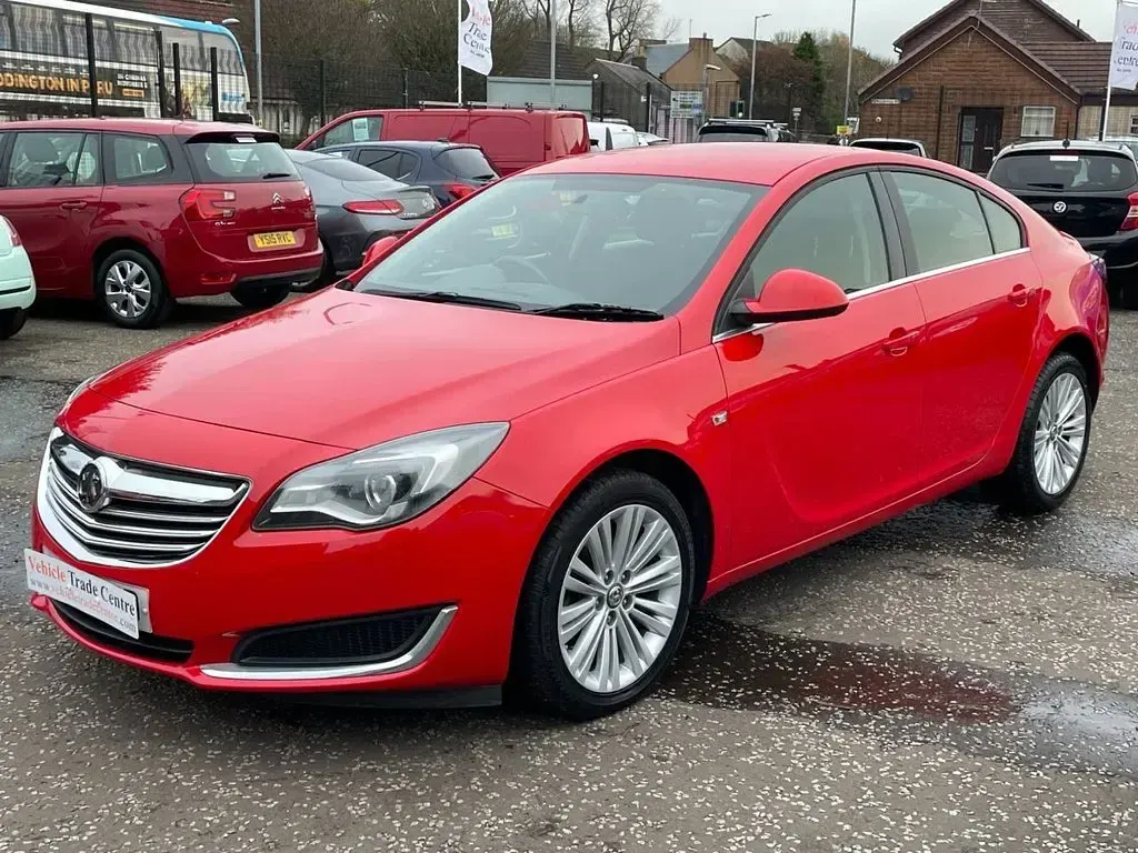 Used Vauxhall Insignia 128 HP (94 kW) 2013 Red Hatchback
