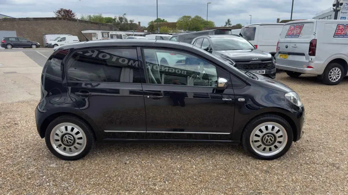 Begagnad VW up! 2012 Svart Halvkombi