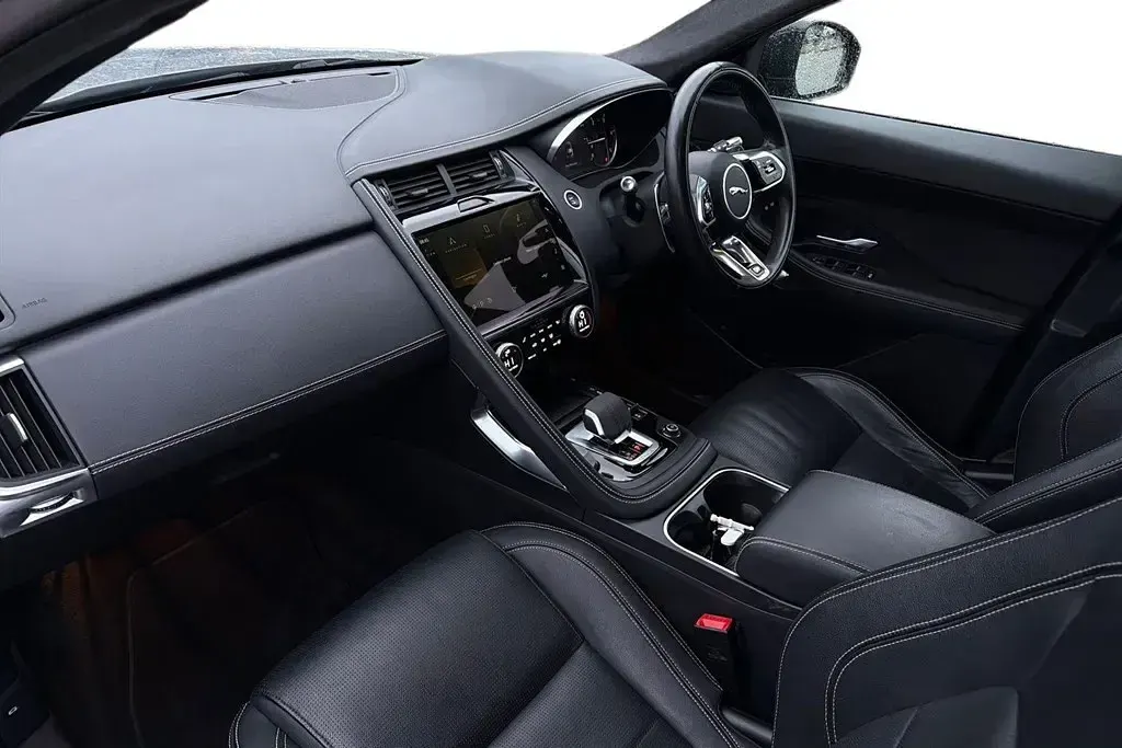 Usado Jaguar E-Pace R-Dynamic 163 HP (119 kW) 2021 Cinzento SUV