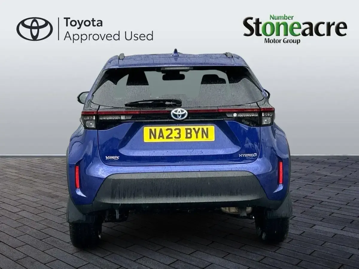 Used Toyota Yaris Design 116 HP (85 kW) 2023 Blue Hatchback