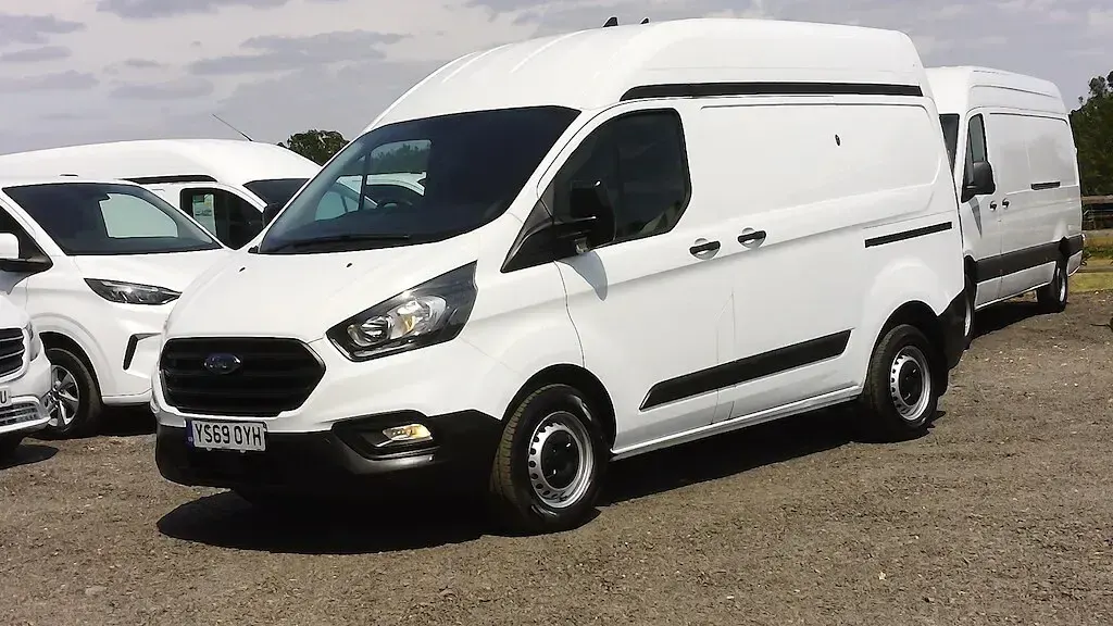 Used Ford Transit Custom 105 HP (77 kW) 2020 White Van