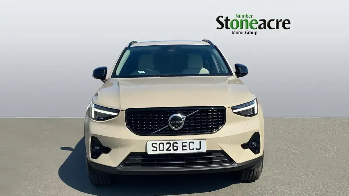 New Volvo XC40 Ultra 163 HP (119 kW) 2026 Gold SUV