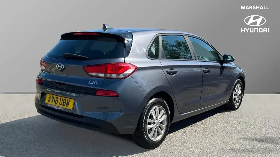Used Hyundai i30 120 HP (88 kW) 2018 Micron grey Hatchback