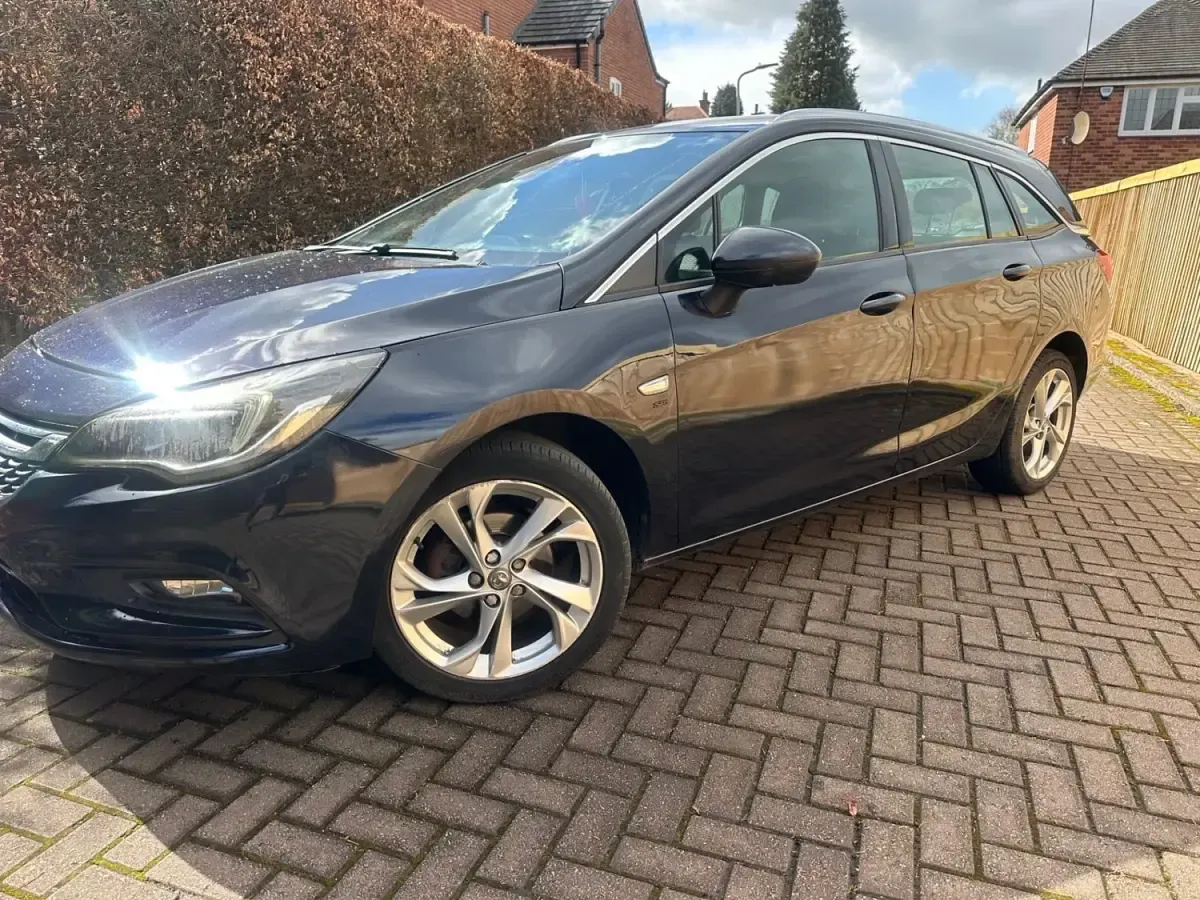 Używany Vauxhall Astra SRi 150 KM (110 kW) 2019 Niebieski Kombi