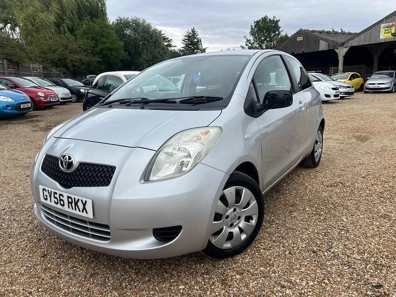 Silver Used 2006 Toyota Yaris T3 Hatchback | £1,799 (Fair price) - Image 1/4