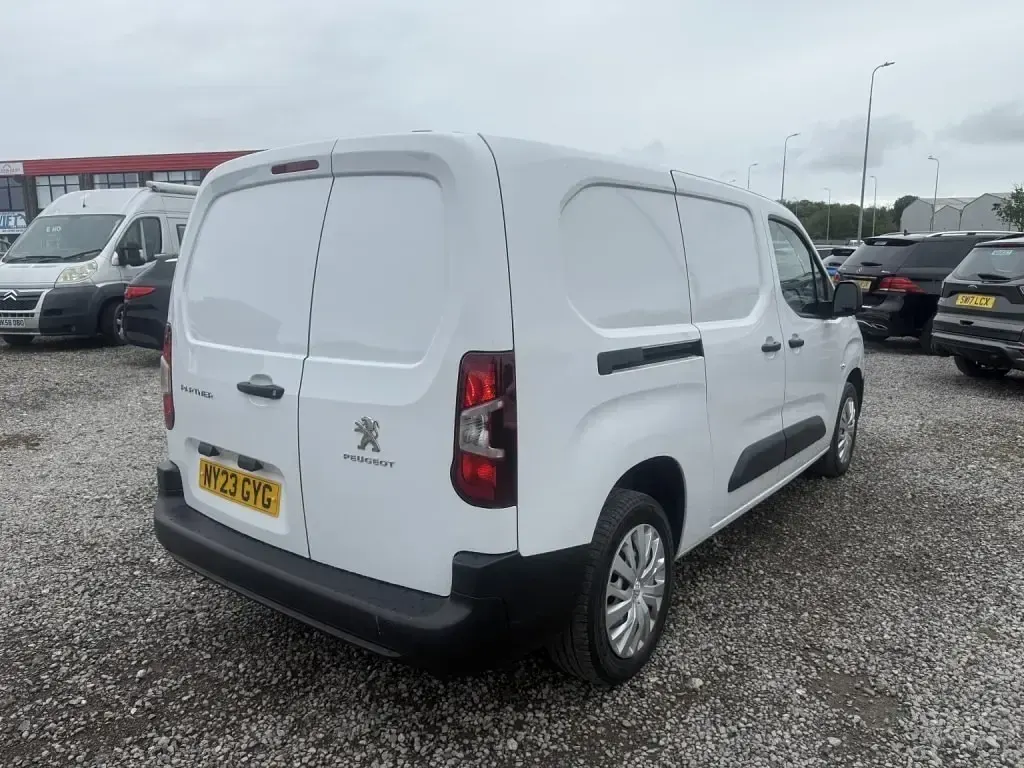 Used Peugeot Partner 131 HP (96 kW) 2023 White MPV