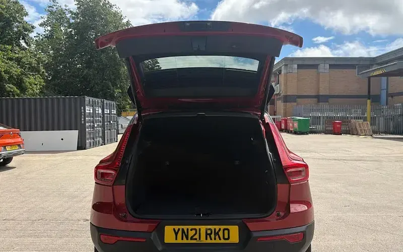 Used Volvo XC40 R-Design 163 HP (119 kW) 2022 Red SUV