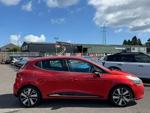 Used Renault Clio Dynamique 90 HP (66 kW) 2015 Red Hatchback