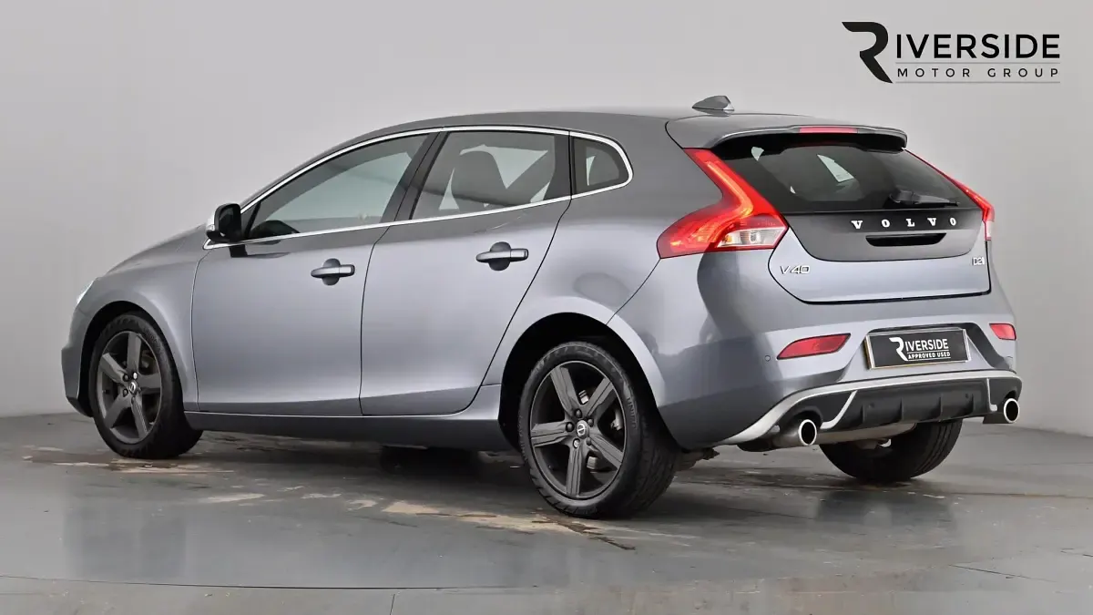 Used Volvo V40 R-Design 120 HP (88 kW) 2016 Grey Hatchback