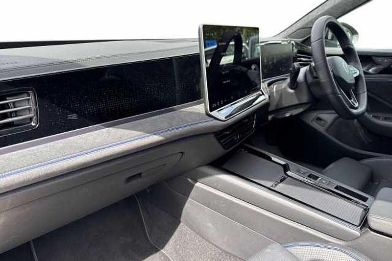 Used VW Passat R-line 150 HP (110 kW) 2025 White Estate