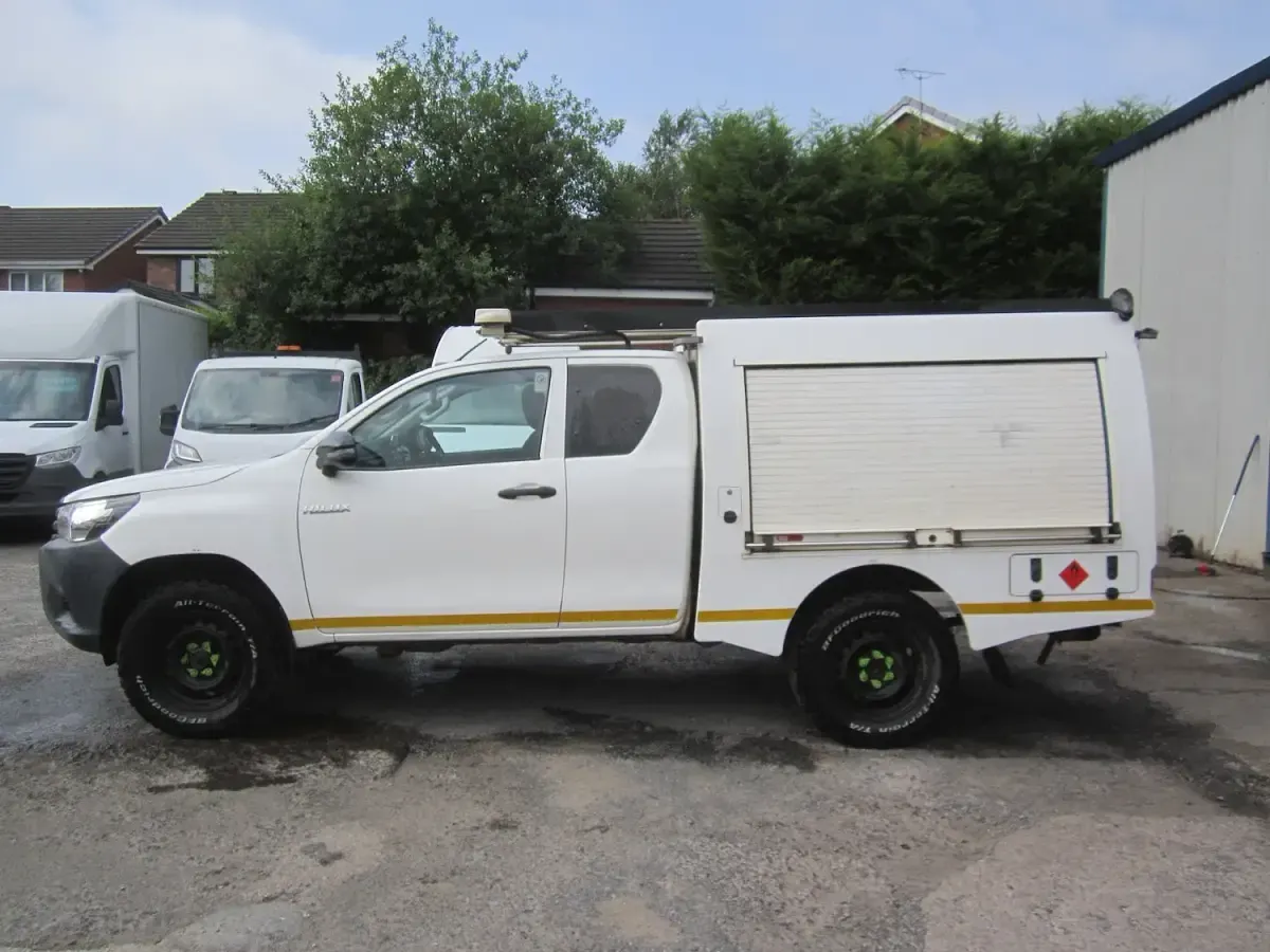 Used Toyota HiLux Active 150 HP (110 kW) 2018 White Pickup
