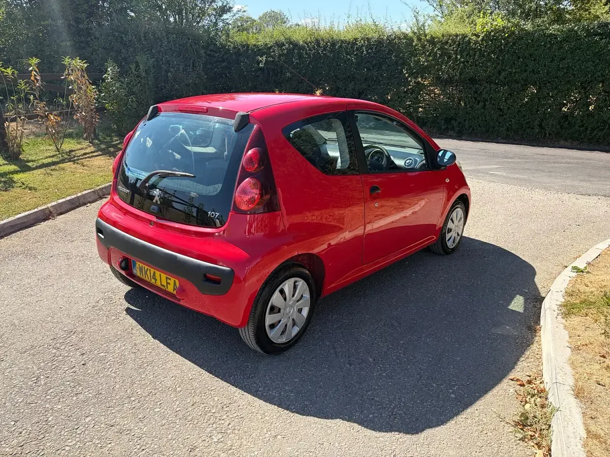 Used Peugeot 107 Access 68 HP (50 kW) 2014 Red Hatchback