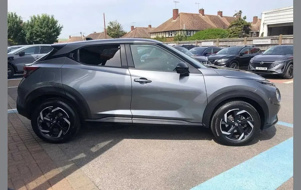Used Nissan Juke N-Connecta 112 HP (82 kW) 2023 Grey SUV