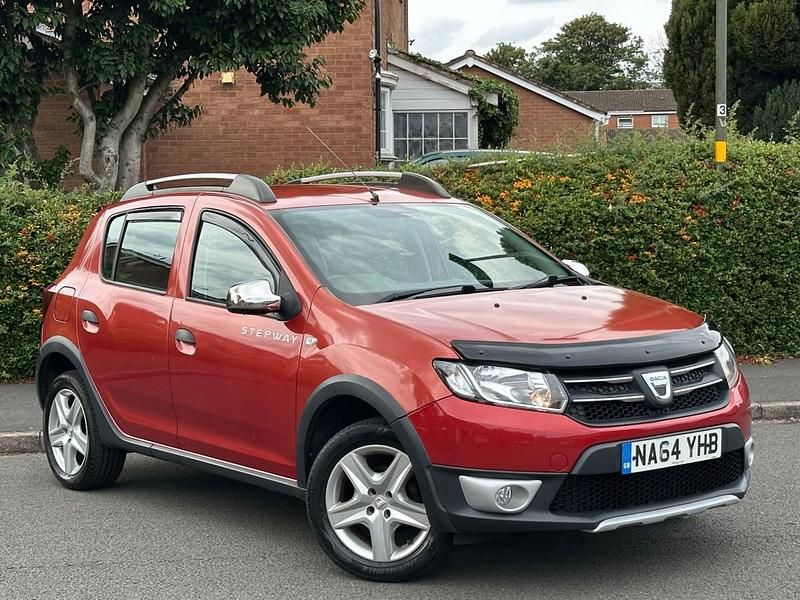 Red Used 2014 Dacia Sandero Lauréate Hatchback | £1,750 (Good price) - Image 1/4