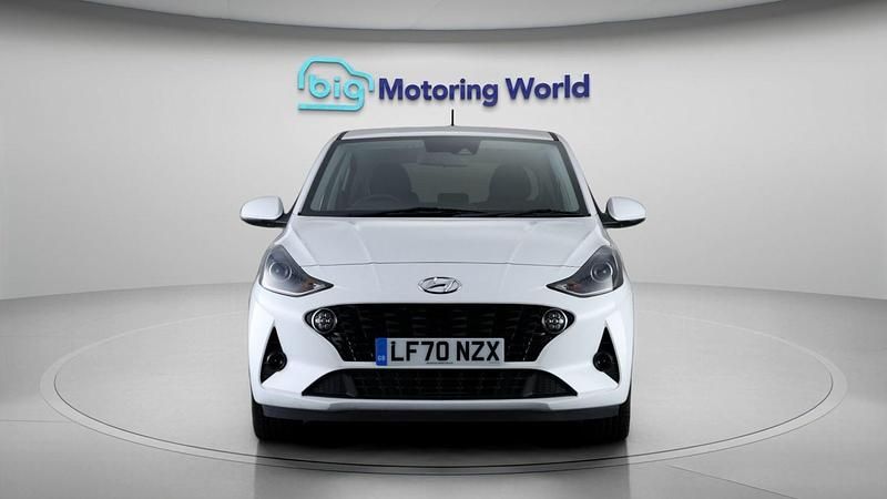 Used Hyundai i10 Premium 83 HP (61 kW) 2020 White Hatchback