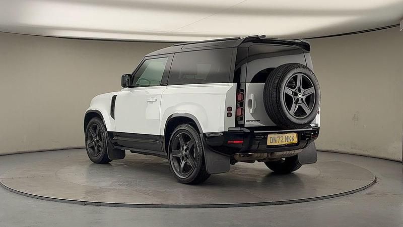 Used Land Rover Defender SE Dynamic 250 HP (183 kW) 2022 Fuji white SUV