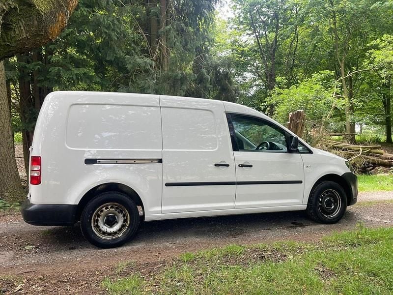 Usado VW Caddy Maxi Startline 102 HP (75 kW) 2017 Branco Monovolume