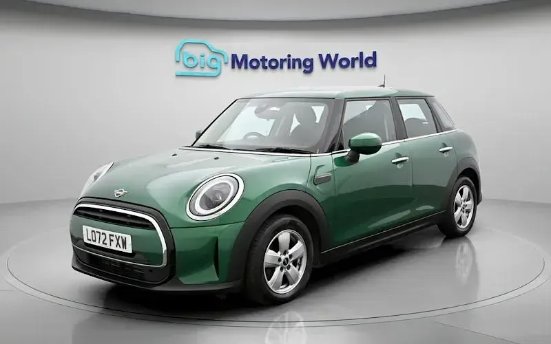 Używany Mini Cooper Classic 136 KM (100 kW) 2022 Zielony Hatchback