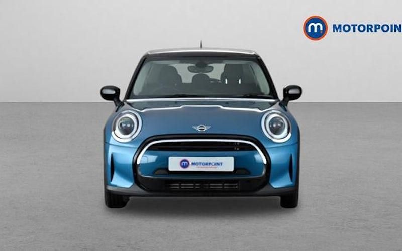 Begagnad Mini Cooper Classic 136 HK (100 kW) 2022 Blå Halvkombi