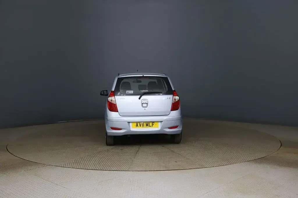 Used Hyundai i10 Classic 85 HP (62 kW) 2011 Silver Hatchback