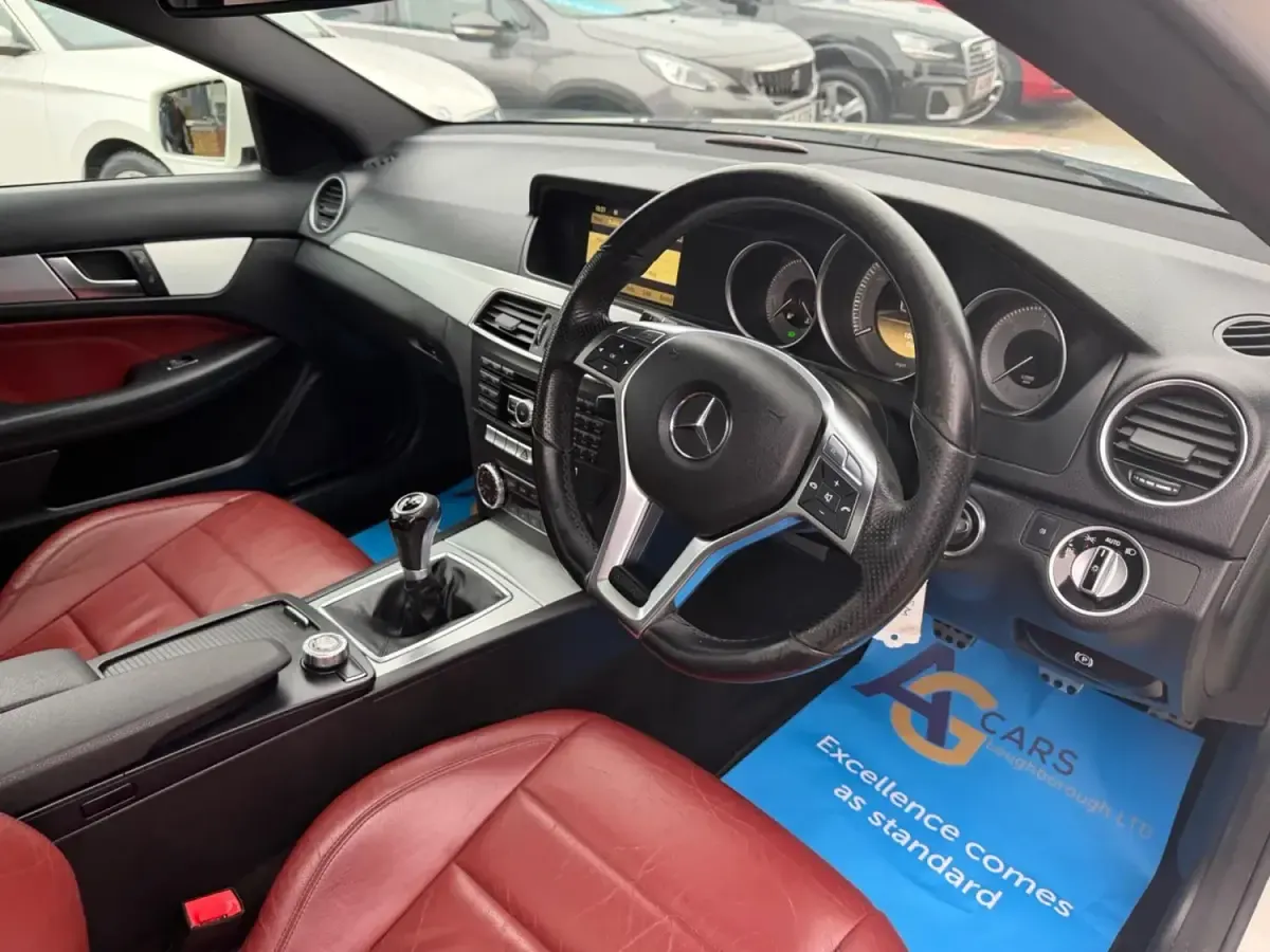 Begagnad Mercedes C250 Sport Edition 2011 Vit Sportkupé
