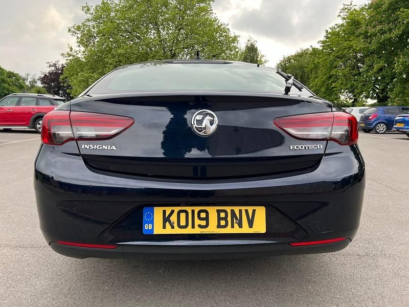 Used Vauxhall Insignia Design Edition 2019 Blue Hatchback