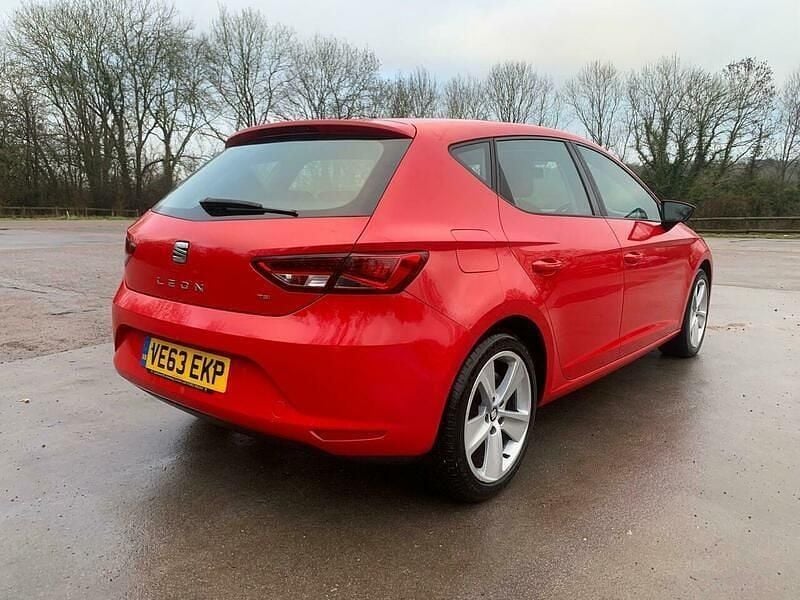 Used Seat Leon SE 105 HP (77 kW) 2013 Red Hatchback