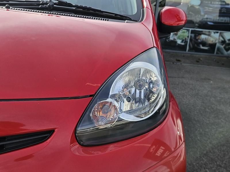 Begagnad Toyota Aygo 2014 Röd Halvkombi